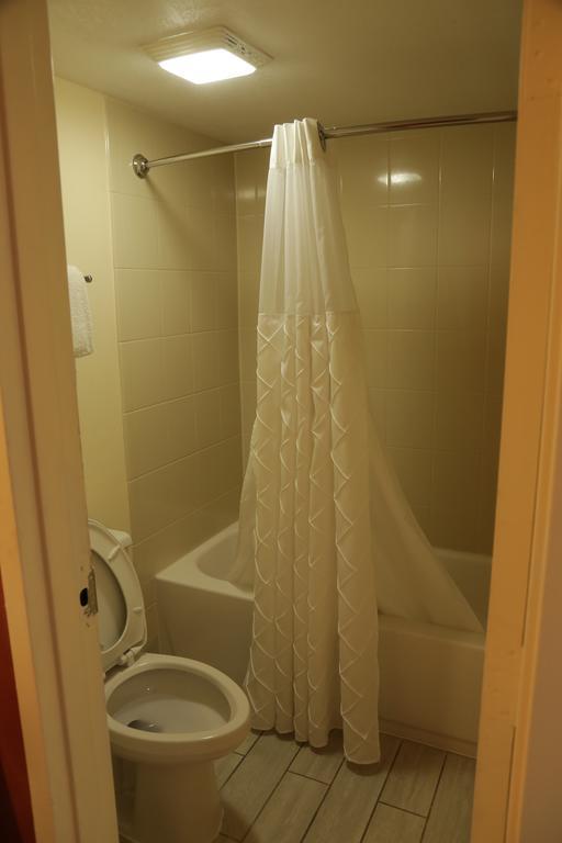 Budget Inn - Washington Экстерьер фото